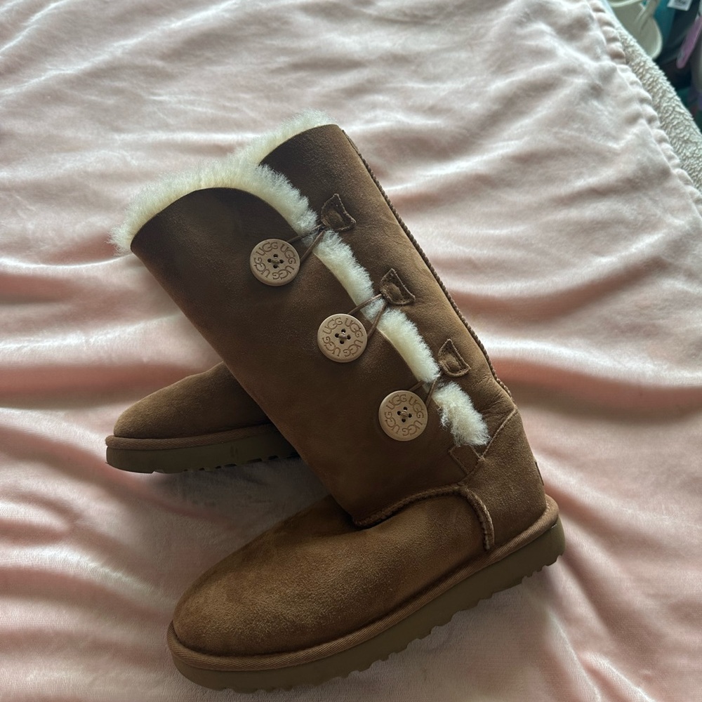 Lightly worn uggs